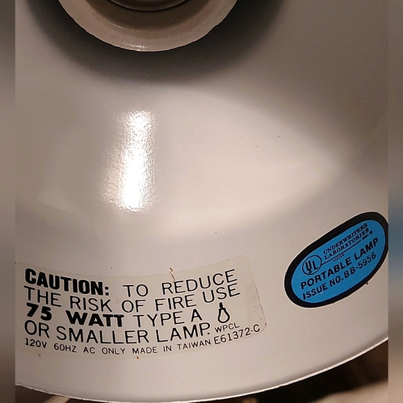 WALLACE CLAMP ON LAMP WITH METAL ENAMEL FINISH LAMP SHADE & CLAMP (NWT/BOX) - Picture 4 of 7